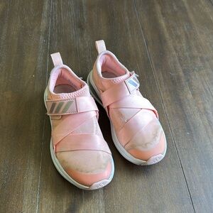 Size 2.5 girls adidas fortarun Velcro running shoes